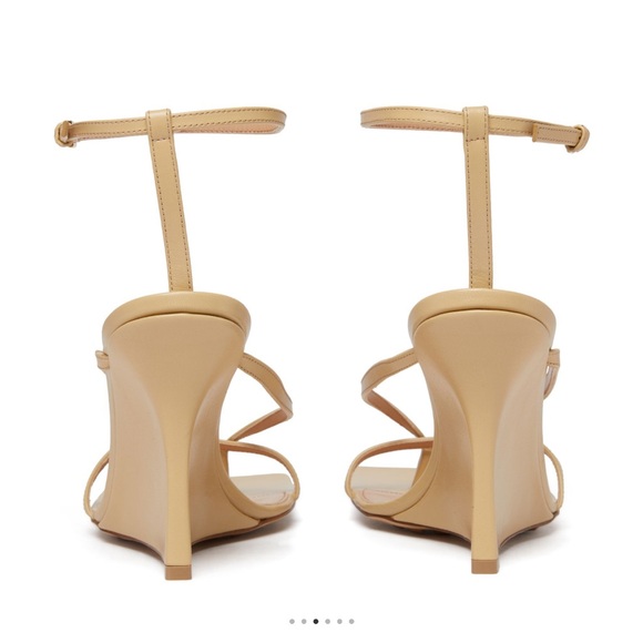 BOTTEGA VENETA 
USD 1100
STRETCH SANDAL Wedge
LOUNGE NAPPA
CANE SUGAR  38 US 8 - Picture 3 of 16